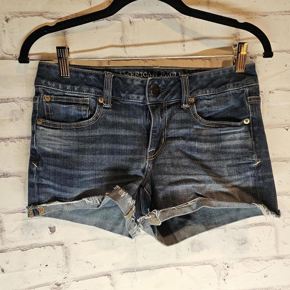 AE Medium Wash Shorts Size 4